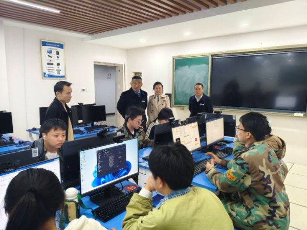 以賽促學(xué)、以賽賦能 信息工程學(xué)院點(diǎn)亮學(xué)子網(wǎng)絡(luò)工程設(shè)計(jì)技能成長之路