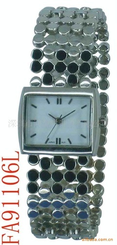 精致與時(shí)尚的交織 深圳市鴻源達(dá)表業(yè)女裝皮帶石英手表